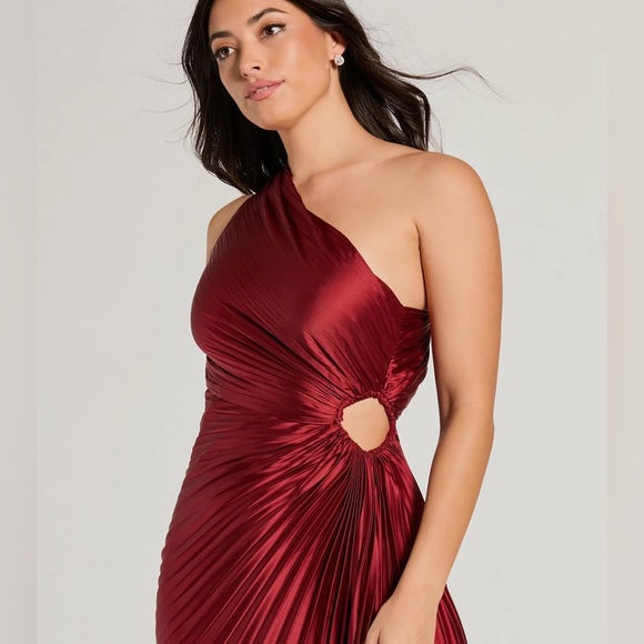 Moon River Modern Day Glam One Shoulder Asymmetrical Maxi Dress - Picture 9 of 10